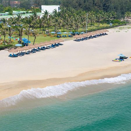 Wyndham Hoi An Royal Beachfront Resort & Villas Экстерьер фото