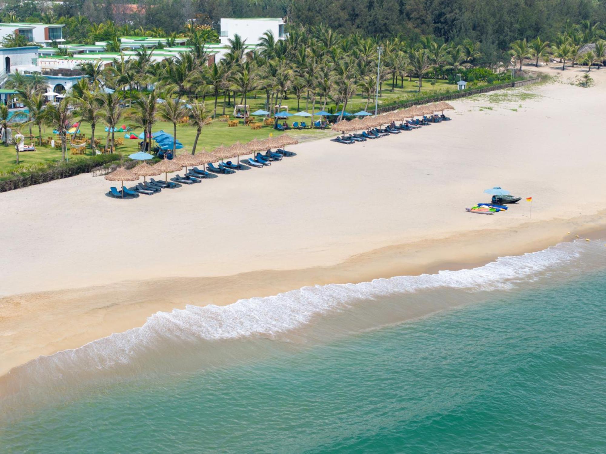 Wyndham Hoi An Royal Beachfront Resort & Villas Экстерьер фото
